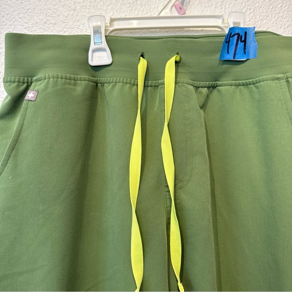 Figs Women’s Zamora Jogger Scrubs Sz M - Picture 2 of 7